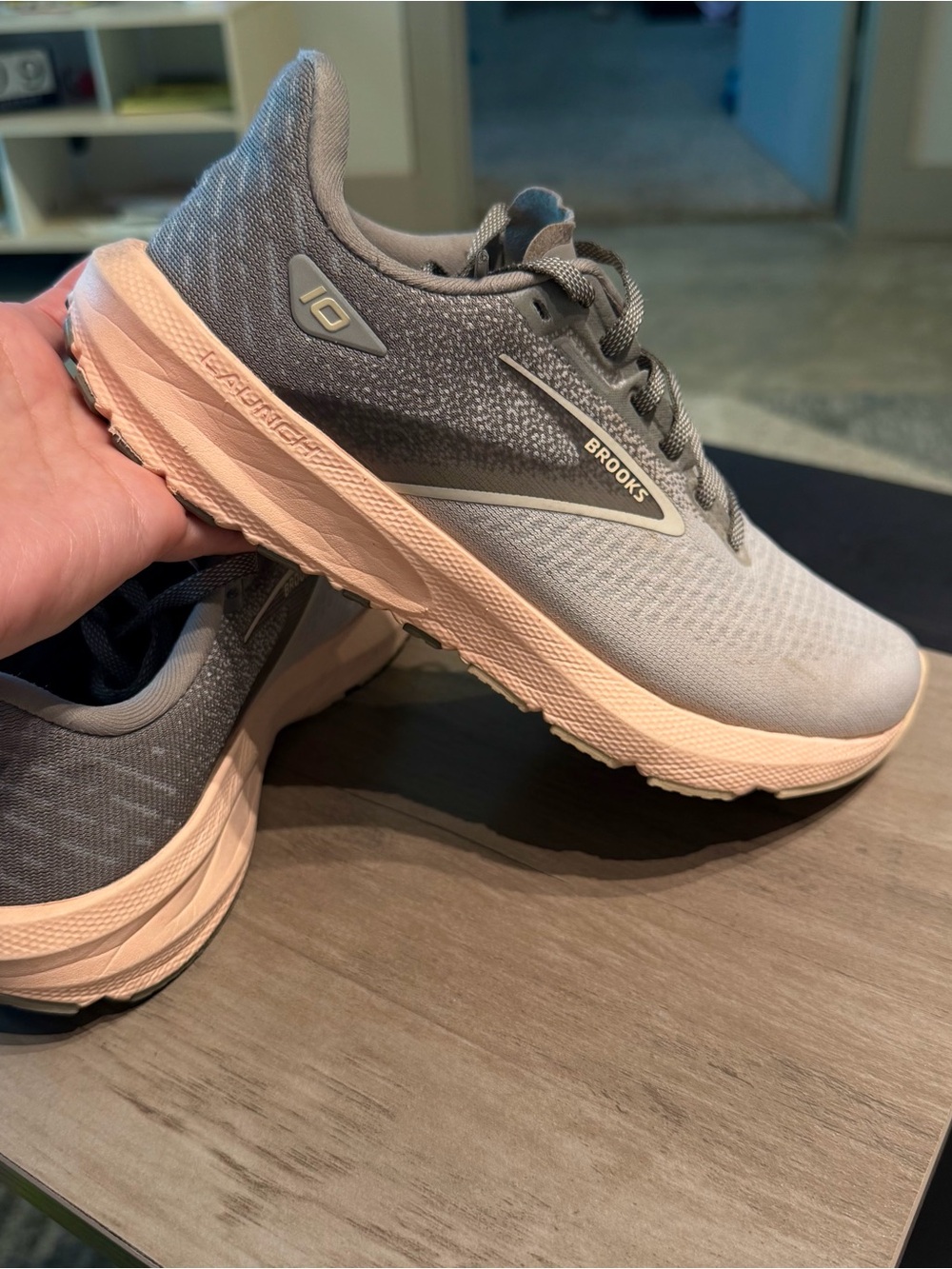 Brooks Launch 10 Women’s Running Shoes – Grey / Pale Peach – Size 7
